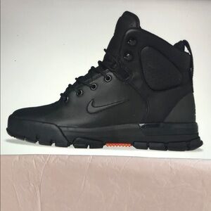NIKE AIR Nevist-6 ACG Men’s Black Leather Boots Size 9